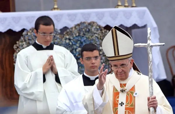 Vatikan je podal predloge za novo razumevanje in drugačno 
opravljanje papeške službe, v skladu s katerimi bi lahko papeža 
kot častnega poglavarja v prihodnje sprejele tudi druge krščanske 
cerkve.