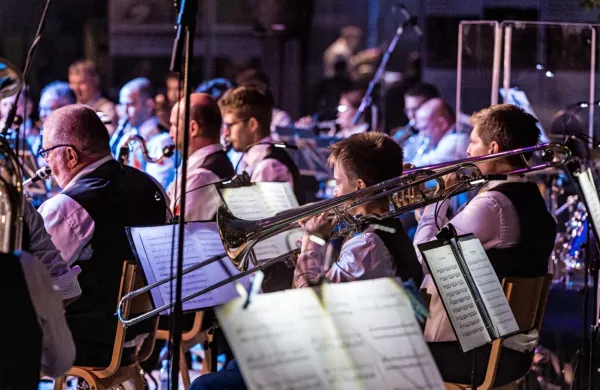 Himna bo zazvenela izpod rok čezmejnega orkestra Gong.