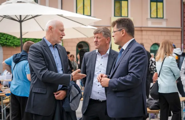 Evropska poslanca Milan Brglez in Franc Bogovič ter evropski 
komisar Janez Lenarčič zaključujejo mandat v Bruslju