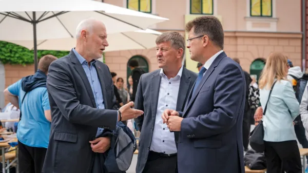 Evropska poslanca Milan Brglez in Franc Bogovič ter evropski 
komisar Janez Lenarčič zaključujejo mandat v Bruslju