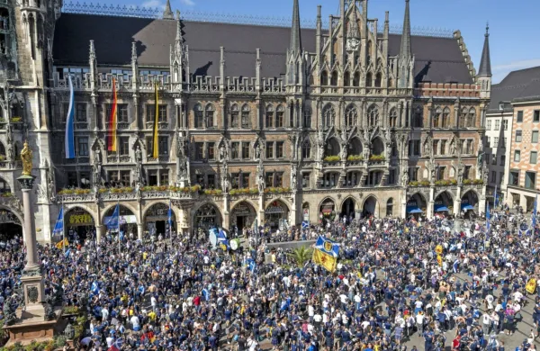 &Scaron;koti zavzeli osrednji trg v M&uuml;nchnu