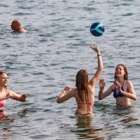  Temperatura morja je trenutno kot nalašč za različne oblike rekreacije v vodi.