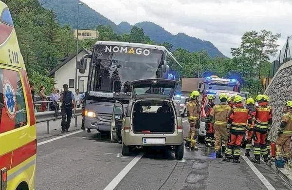Z avtom čelno v avtobus
