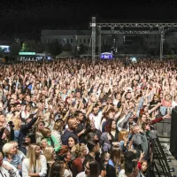 Nina Pu&scaron;lar in Petar Gra&scaron;o otvorila poletno koncertno sezono (FOTO)