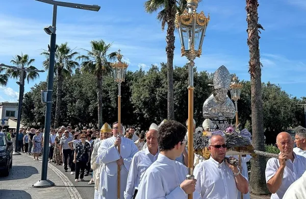 Po 70. letih so v Kopru obudili tradicionalni sprevod z relikvijami 
sv. Nazarija.