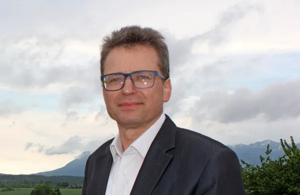 Zvone Černač