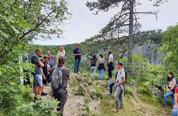 V Parku Škocjanske jame so gostili srečanje naravovarstvenikov v 
okviru projekta Life NarcIS, kjer vzpostavljajo osrednjo državno 
naravoteko.