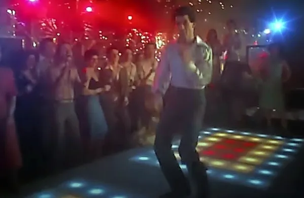 Plesišče iz filma Vročica sobotne noči je šlo za med.