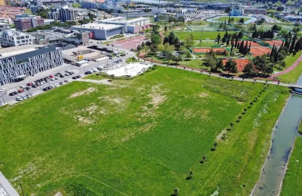 Območje, kjer bodo širili športni center Bonifika.

