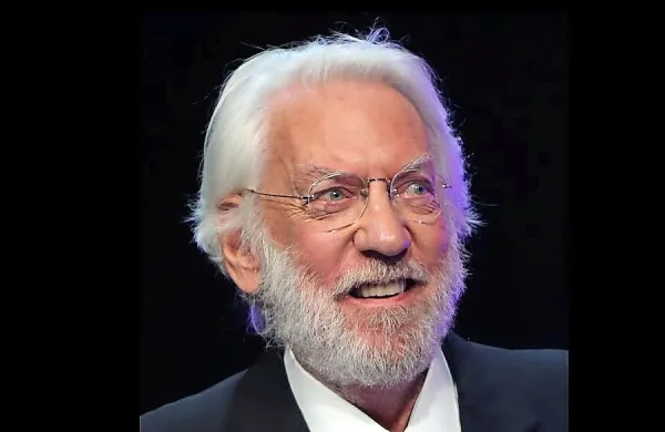 Po dolgi bolezni je danes v 89. letu starosti umrl kanadski igralec 
Donald Sutherland.