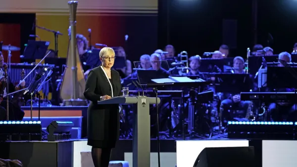 Predsedničin govor so večkrat prekinili aplavzi. 