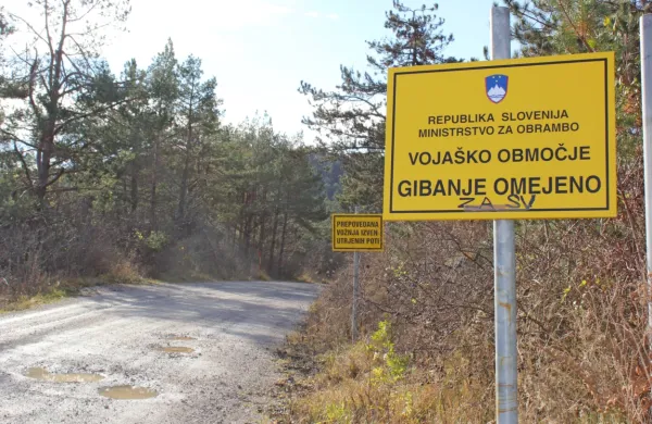 Ministrstvo za obrambo zanika uporabo bojnih strupov na območju vadi&scaron;ča Poček