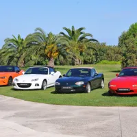 Prva Mazda MX-5 je luč sveta ugledala leta 1989, do zdaj pa so si 
sledile še tri generacije.

