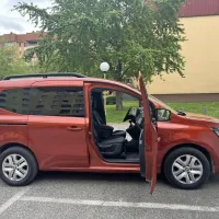 Potniški kangoo je po nekaj letih premora spet na voljo v potniški 
različici. V kombinaciji z dizelskim motorjem je zanimiva kombinacija. Le cena je z leti krepko narasla.