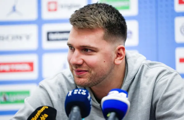 Prvič po nastopu v finalu lige NBA je pred mikrofone in kamere 
slovenskih medijev stopil Luka Dončić. 