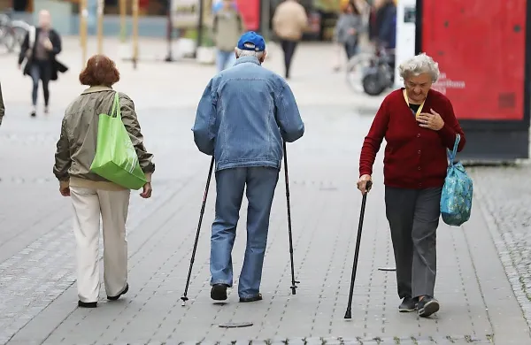 Upokojenci bodo danes ob pokojninah dobili izplačan tudi letni dodatek