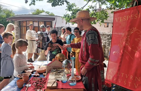 Rimska tržnica je v soboto vabila na julijski festival poznoantične 
kulture, ki bo popestril poletje v Ajdovščini.