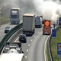 Zagorelo vozilo na vipavski hitri cesti