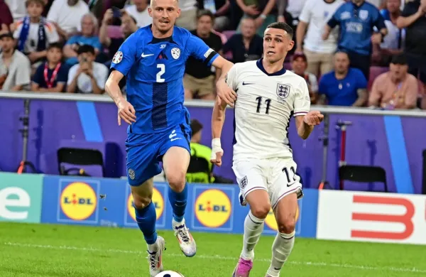 Žan Karničnik (levo) je v že opravil z angleškimi zvezdniki, zdaj ga 
čakajo portugalski.  