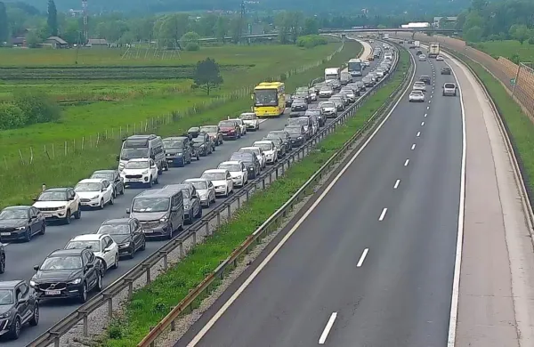 Na primorski avtocesti več zastojev