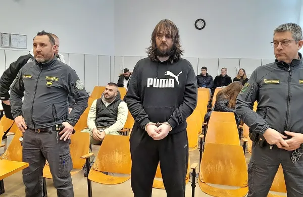 Višje  sodišče  v  Celju je  skoraj  v  celoti  potrdilo  sodbo  celjskega  
okrožnega  sodišča,  ki  je  Sebastiena  Abramova (med pravosodnima  policistoma)  obsodilo  zaradi   umora  Sare  Veber.  