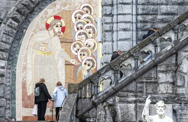Mozaiki  Marka Rupnika  v Lurdu več ne bodo osvetljeni.