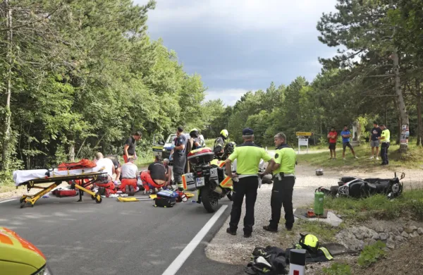 Motorista trčila, eden se je huje, drugi lažje po&scaron;kodoval