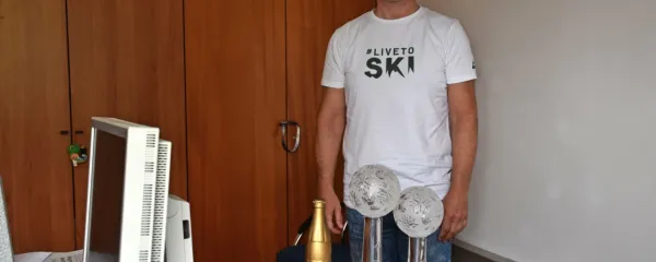 Samuel Borovinšek z nekaj najbolj dragocenimi lovorikami. Najvišji je kristalni globus za skupno zmago v letu 2021 v veleslalomu 
v združeni veteranski kategoriji svetovnega pokala od 30. do 60. 
leta. 