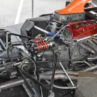 Super navit pogonski stroj dirkača Vladimirja Stankovića, ki dirka 
s prototipom. 
