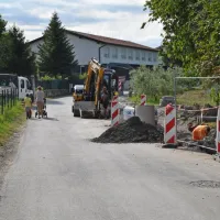 Vstopna cesta v zahodni del Prvačine je bila na dan krajevnega 
praznika zaradi izgradnje pločnika in dela kanalizacije pod njim še 
gradbišče.