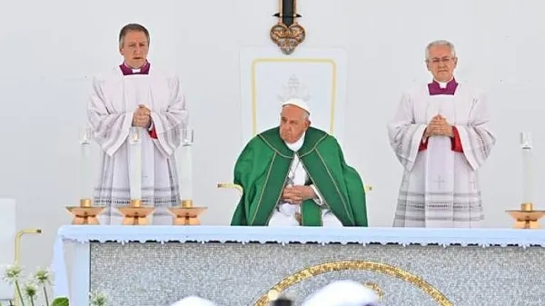 Papež v Trstu: Potrebujemo nemirno vero