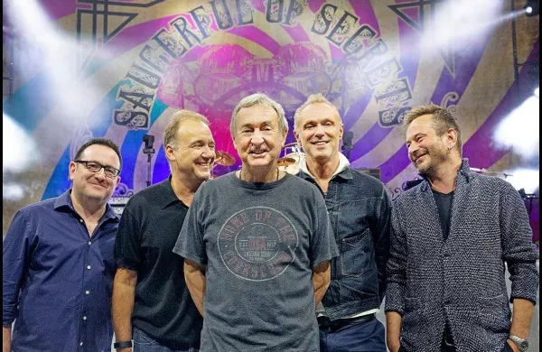 Nick Mason (v sredini) s skupino Saucerful Of Secrets  