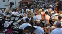 Praznovanje je na polnem trgu sklenil Dalmatinski večer Prvačke 
pleh muzike z gosti,  pod vodstvom dirigenta Gregorja Bralića. 