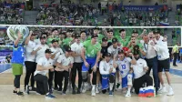 Bo slovenska odbojkarska ekspedicija tako nasmejana tudi čez 
mesec dni v Parizu?