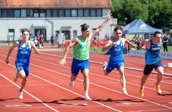 Žiga Božič (Gorica, na fotografiji z dvignjeno roko) je  na 100 m 
tekel 10,75, le štiri stotinke počasneje od državnega rekorda.
