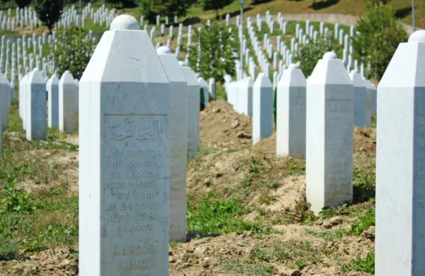 Genocid v Srebrenici po besedah slovenske predsednice Nataše 
Pirc Musar opominja na nedopustne grozote vojn ter na nujnost 
prizadevanj za mir, pravičnost in spoštovanje med narodi.