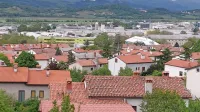 Občinski stanovanjski sklad bi najel ali odkupil   prazna in neizkoriščena stanovanja in hiše, jih preuredil in 
namenil ranljivim skupinam.