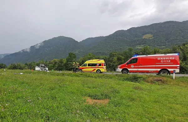 V čelnem trčenju na Tolminskem umrl motorist