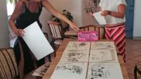 Katja Burlina in Tanja Plešivčnik Zelenko med načrtovanjem v Art 
kavarni Izola. 