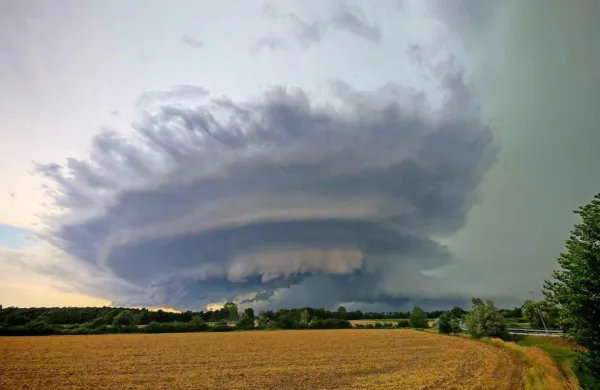 Supercelica pri Lendavi, v smeri proti Pincam.
