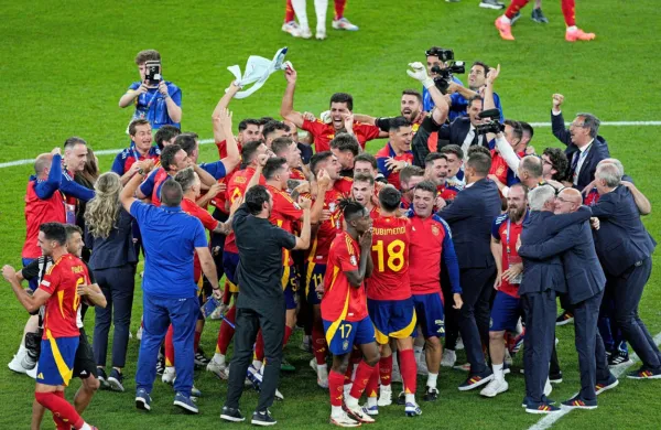 &Scaron;panski nogometa&scaron;i po finalni zmagi z 2:1 proti Angliji četrtič evropski prvaki