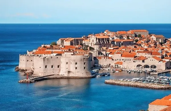 Najbolj obiskano je bilo pristanišče v Dubrovniku, kjer se je 
ustavilo 92 tujih ladij za križarjenje.