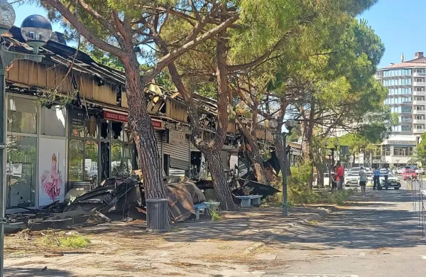 Razdejanje  po  uničujočem  požaru    objekta  na  portoroški promenadi.