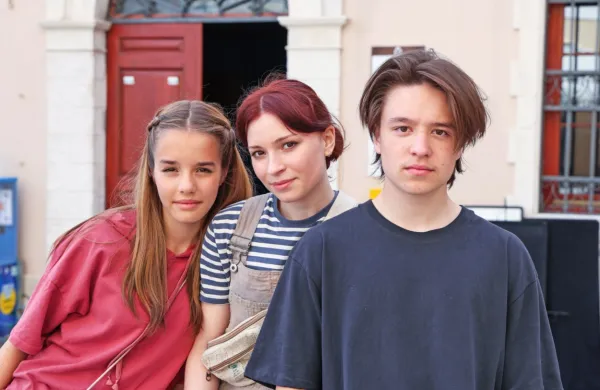 Del mlade igralske ekipe Tartinijevega ključa.