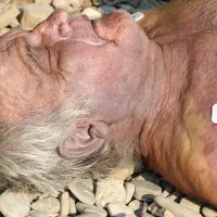 Policisti javnost prosijo za pomoč pri ugotavljanju identitete 
pokojnika. 