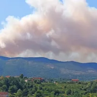 (POŽAR) Ponoči bodo posku&scaron;ali požar omejiti in ga zaustaviti