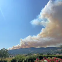 (POŽAR) Ponoči bodo posku&scaron;ali požar omejiti in ga zaustaviti