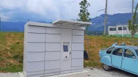 V Ajdovščini so postavili prvi  pametni paketomat za prevzem sadja in zelenjave, pridelane  v lokalnem okolju. 