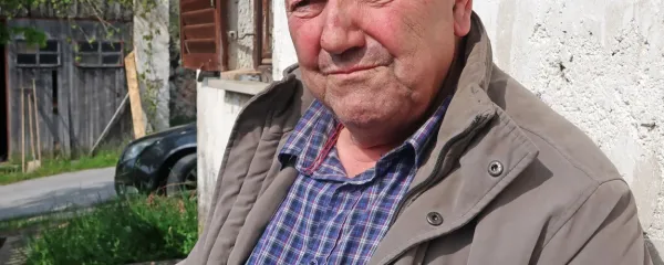 Ciril Močnik, prvi direktor predhodnice Hidrie, glasno opozarja na nemoralo slovenskih lastnikov, ki so korporacijo pravkar 
prodali Špancem.

