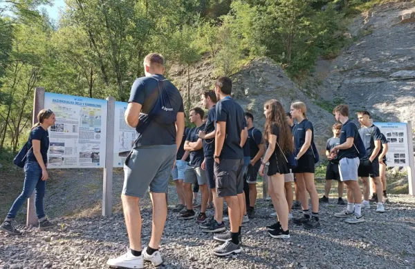 25 &scaron;tipendistov Alpacem Cementa na Tematski poti Deskle